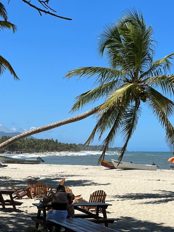 Palm Beach Hostal Guachaca ภายนอก รูปภาพ